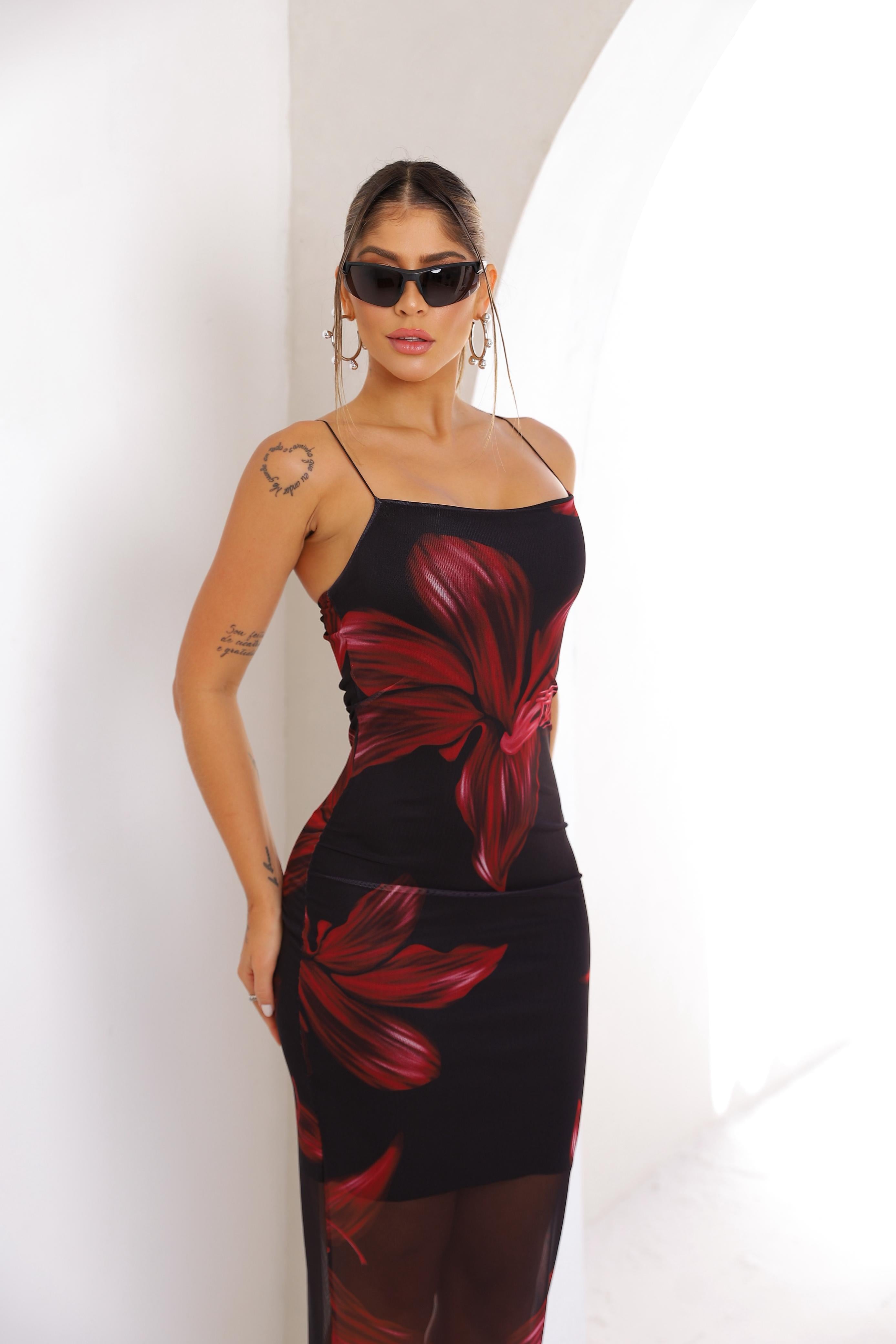 Vestido Scandal – A sofisticação que atrai todos os olhares ✨