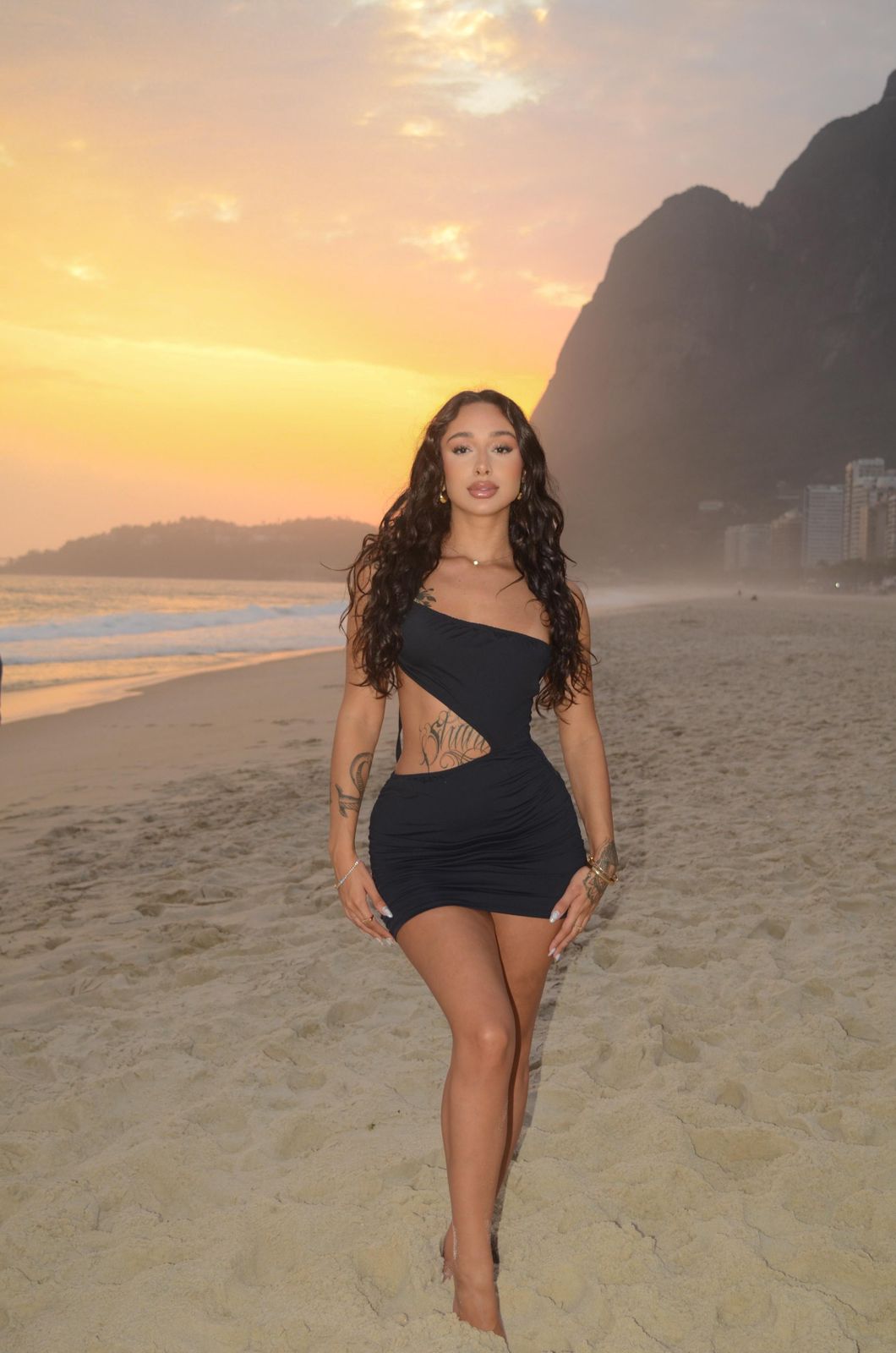 Vestido Ruby – Ousadia e Elegância em Cada Detalhe ✨